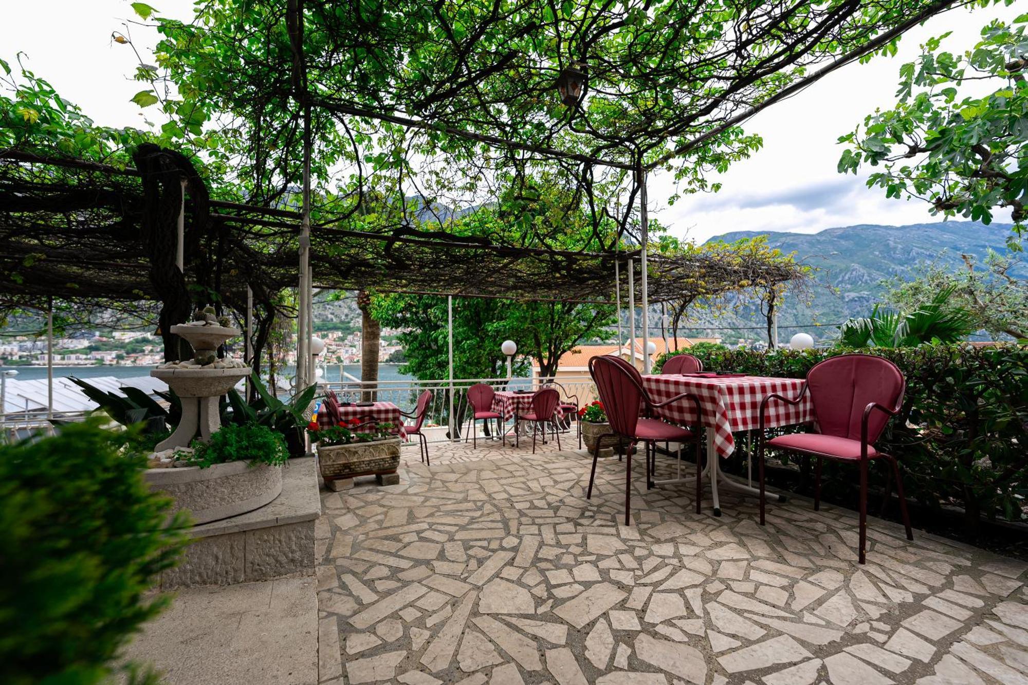 Hotel Bokeljski Dvori Котор Экстерьер фото